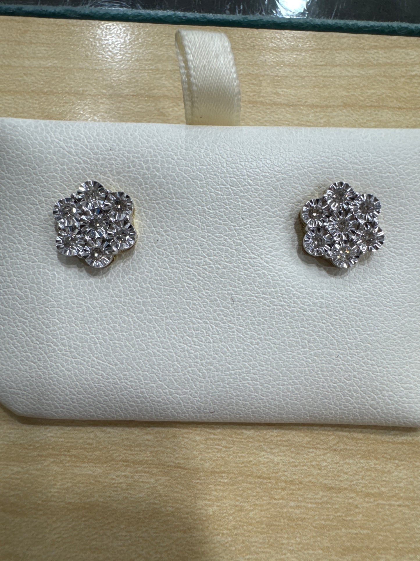 10K Yellow Gold Women's Stud Earrings 0.33 CT. Natural Diamond