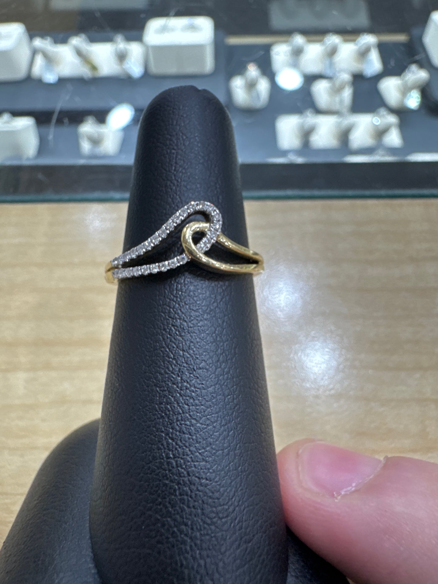 14K Yellow Gold Women's Ring 0.10 ct Natural Diamond