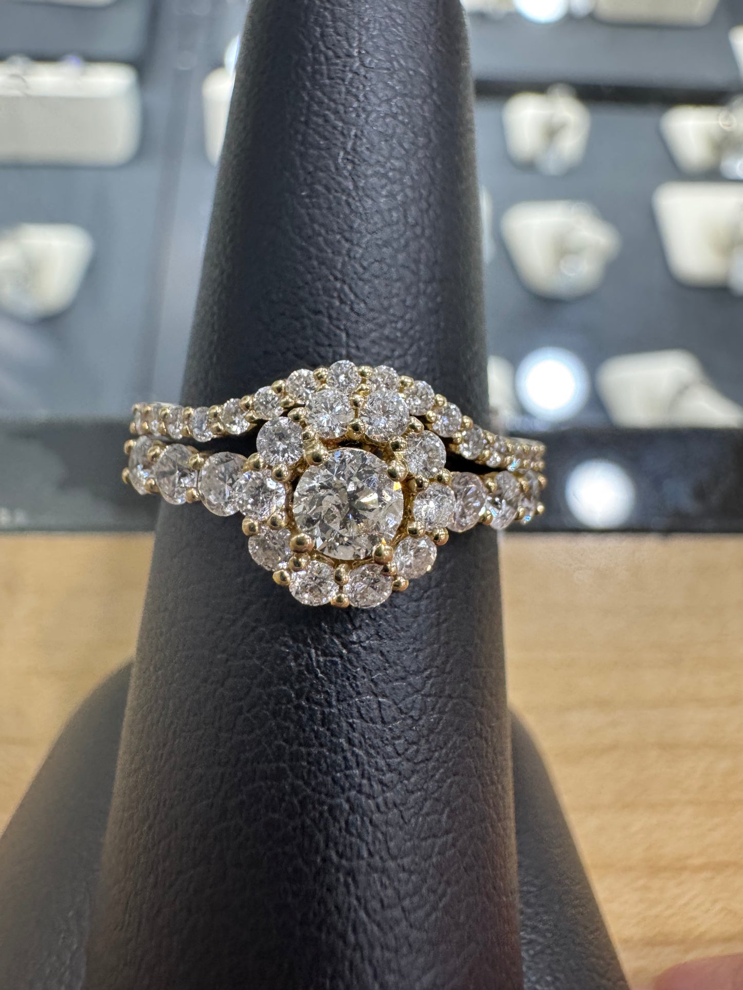 14K Yellow Gold Women's Jewelry Set 1.20 ct Natural Diamond