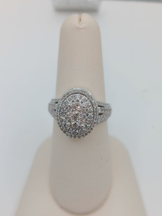 Ladies White Gold and Diamond Engagement Ring, Round Natural Diamonds