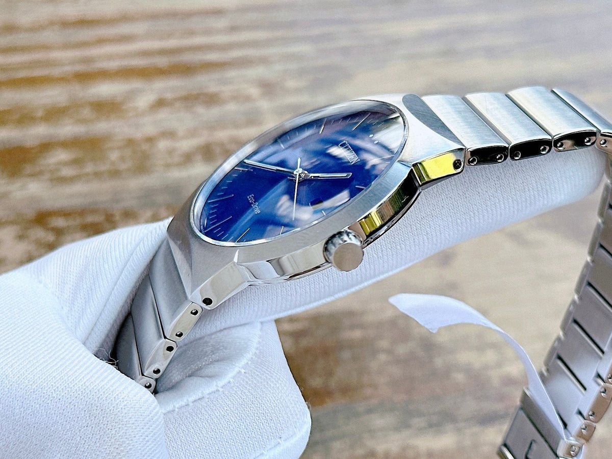 Citizen Axiom BM7580-51L Men's Silver-Tone Eco-Drive Watch - side view