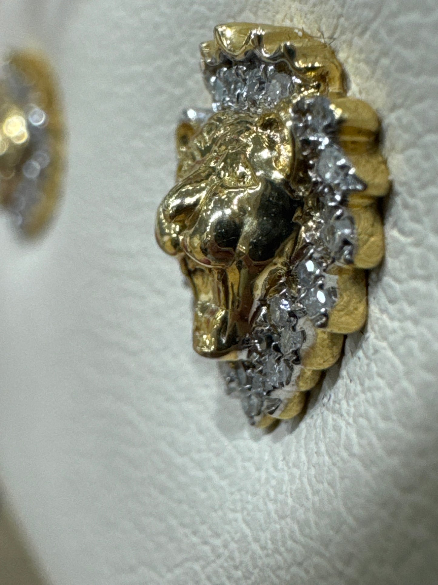 10K Yellow Gold Lion Earrings 0.15 ct Natural Diamond