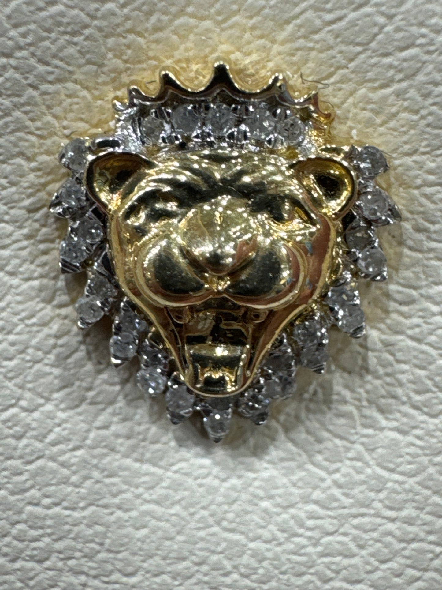 10K Yellow Gold Lion Earrings 0.15 ct Natural Diamond