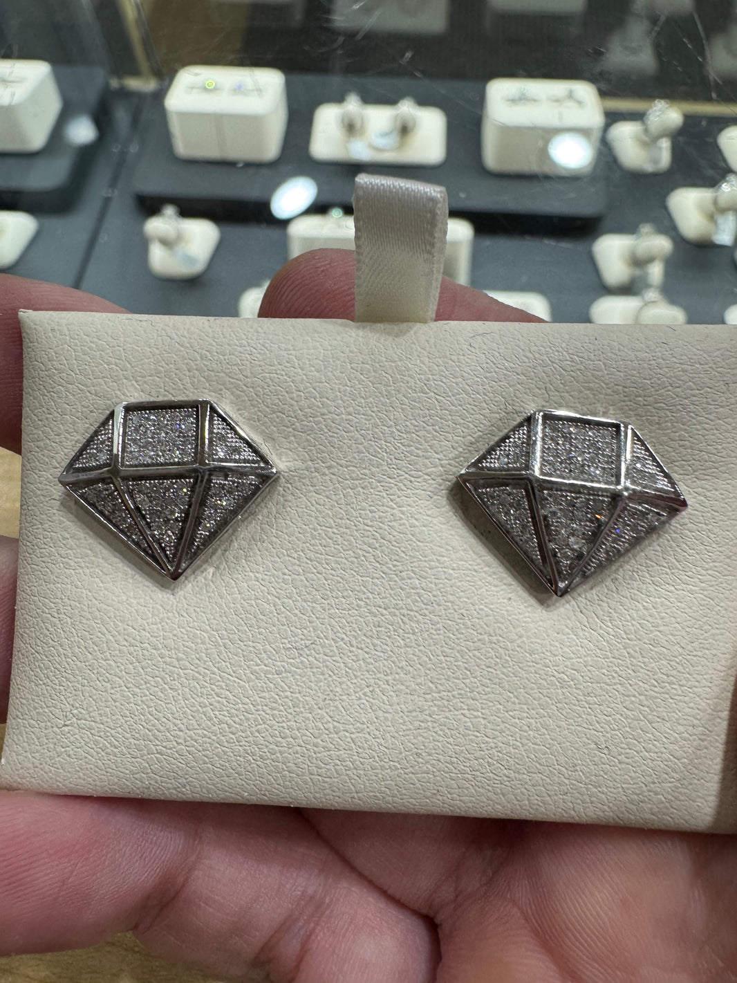 10K White Gold “Diamond Shape” Earrings 0.33 ct Natural Diamond ￼