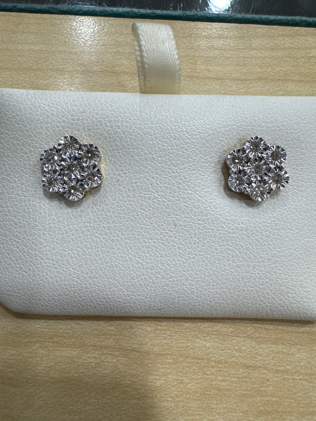 10K Yellow Gold Women's Stud Earrings 0.33 CT. Natural Diamond