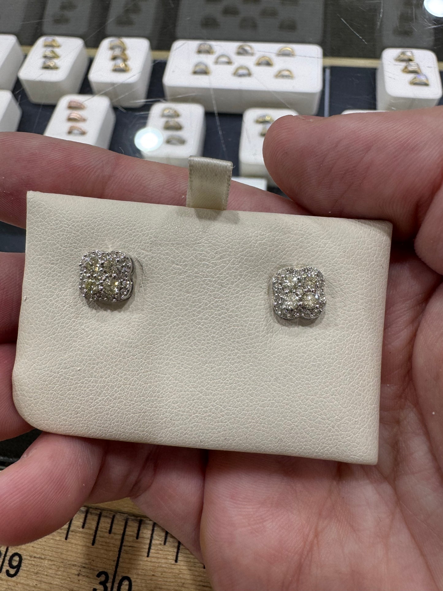 14K Yellow Gold Earrings 0.72 ct Natural Diamond