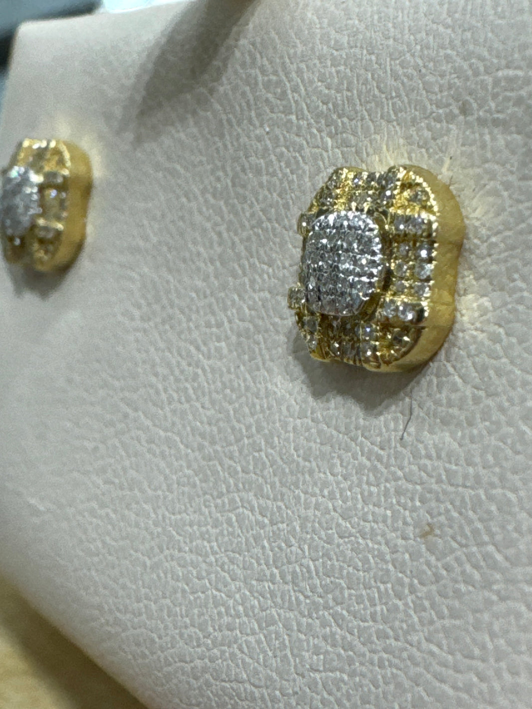 10K Yellow Gold Earrings 0.15 ct Natural Diamond