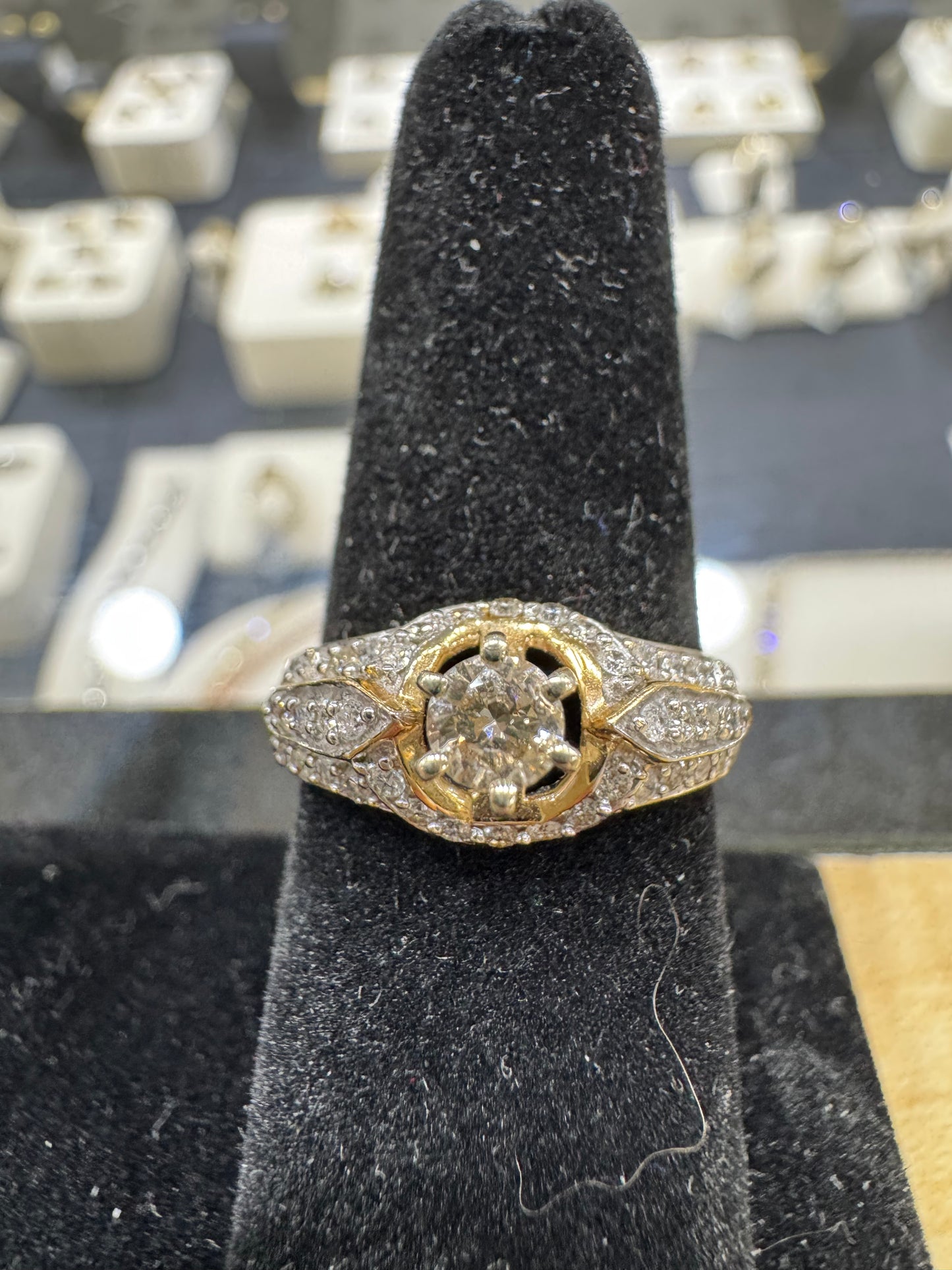 14K Yellow Gold Women's Ring 0.93 ct Round, Cushion Natural Diamond