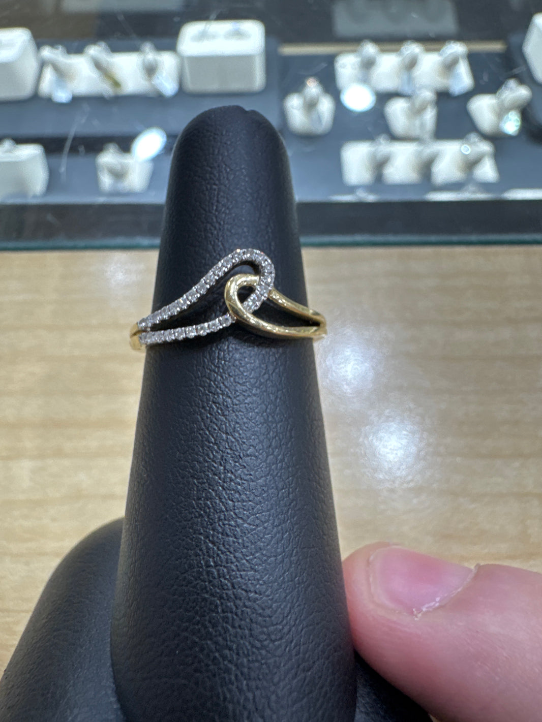 14K Yellow Gold Women's Ring 0.10 ct Natural Diamond