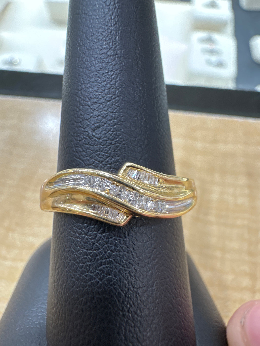 10K Yellow Gold Women's Band 0.10 ct Natural Diamond